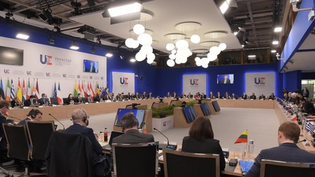 Une photo prise le 25 février 2022 montre une vue générale de la réunion informelle de l'Ecofin et de l'Eurogroupe au ministère de l'Économie à Paris.