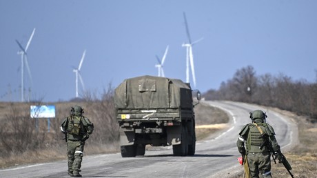 Des militaires russes déminent une zone fortifiée dans la région de Kherson, en Ukraine, le 21 mars (image d'illustration).