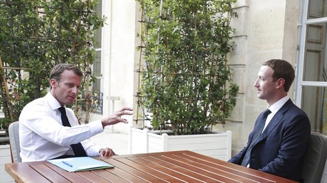 Emmanuel Macron et le PDG de Meta Mark Zuckerberg en mai 2018 (image d'illustration).