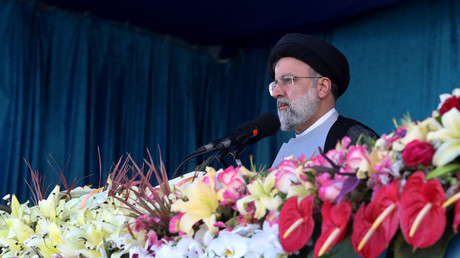 Le président iranien Ebrahim Raisi assiste lors de la cérémonie marquant la journée annuelle de l'armée du pays à Téhéran (image d'illustration)