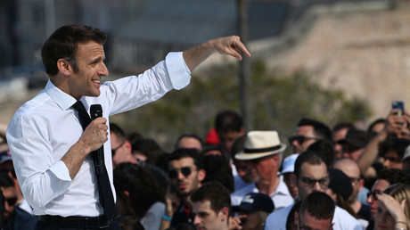 Emmanuel Macron, s'exprime lors d'un meeting de campagne électorale à Marseille, le 16 avril 2022.