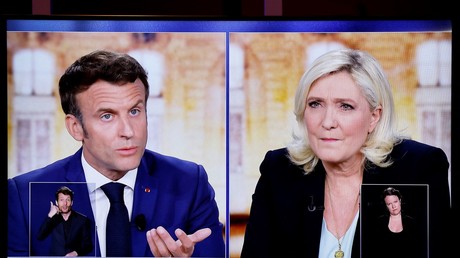 Marine Le Pen et Emmanuel Macron débattent le 20 avril 2022 à quelques jours du second tour de la présidentielle.