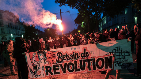 Présidentielle 2022 : nuit de manifestations et de heurts après la réélection d'Emmanuel Macron