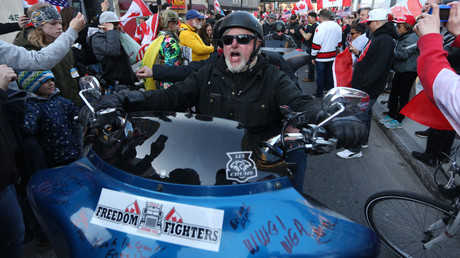 «Roulement de tonnerre» : Des motards manifestent à Ottawa au nom de la «liberté»