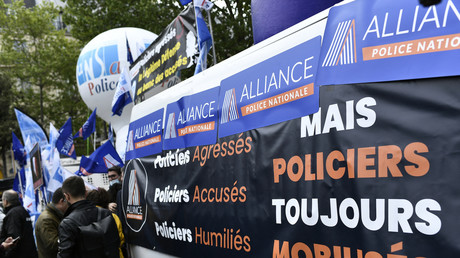 «Coupable d'être flic» : rassemblements policiers après l'affaire du Pont-Neuf