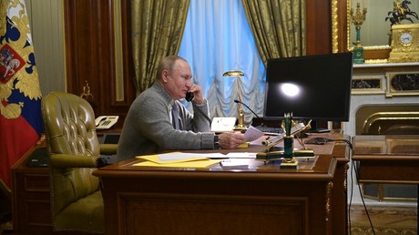 Vladimir Poutine au téléphone à Saint-Pétersbourg le 27 décembre (image d'illustration).