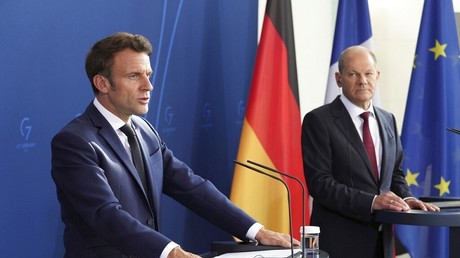 Emmanuel Macron et le chancelier allemand Olaf Scholz à Berlin, le 9 mai 2022 (image d'illustration).