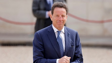 Le président du Medef Geoffroy Roux de Bézieux, arrive au palais présidentiel de l'Elysée à Paris le 7 mai 2022 pour assister à la cérémonie d'investiture d'Emmanuel Macron à la présidence française après sa réélection (illustration).
