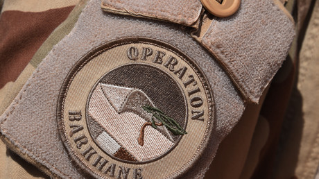 Le logo de l'opération Barkhane, le 1er janvier 2015 à Madama, près de la frontière avec la Lybie