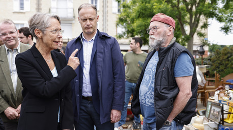 Un échange tendu entre Elisabeth Borne et ce militant de gauche le 22 mai à Thury-harcourt.