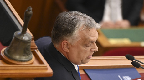 La Hongrie déclare l'état d'urgence alors que «le monde est au bord d'une crise économique»