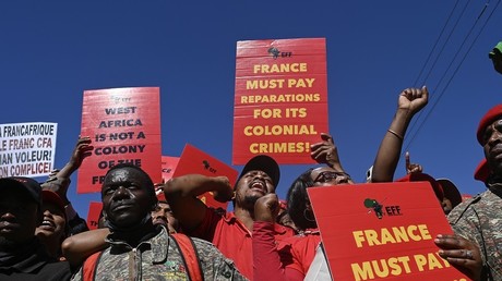 Plusieurs centaines de manifestants de la gauche radicale se sont rassemblés à Pretoria le 25 mai 2022.