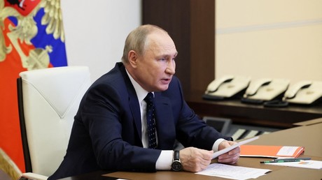 Face à l'inflation, Vladimir Poutine fait augmenter les pensions de retraite et le salaire minimum