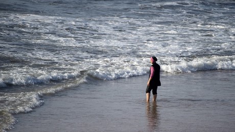 Femme en burkini sur une plage du Maroc (image d'illustration).