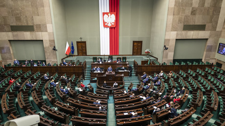 Varsovie supprime son controversé système disciplinaire des juges pour recevoir des fonds européens