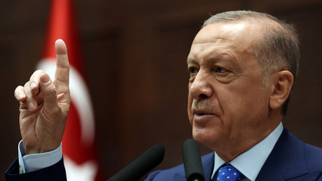 Le président turc Recep Tayyip Erdogan prononce un discours lors de la réunion du groupe de son parti, le 18 mai 2022.