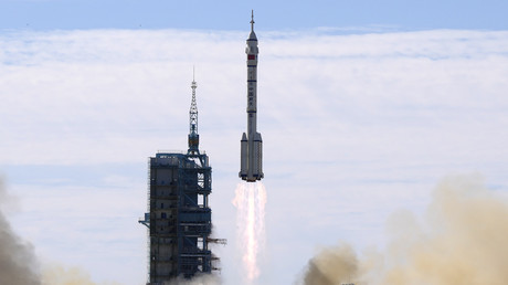Une fusée Long March-2F Y12 transportant l'équipage de la mission Shenzhou-12 décolle au Centre de lancement de satellites de Jiuquan, le 17 juin 2021 (image d'illustration).
