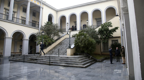 Des personnes se tiennent dans la cour du palais de justice de Bastia, en Corse (image d'illustration).