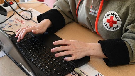 «Promotion du voile» : la campagne de la Croix-Rouge contre la canicule critiquée à droite