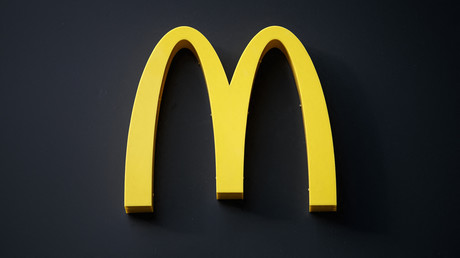 Le logo de McDonald's dans la ville de Caen, dans le nord-ouest de la France,  le 29 novembre 2019.