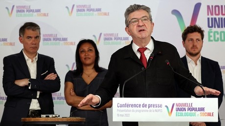 Jean-Luc Mélenchon lors d'une conférence de presse de la Nupes le 19 mai 2022, aux côtés des socialistes Olivier Faure et Corinne Narassiguin, ainsi que de l'écologiste Julien Bayou (image d'illustration).