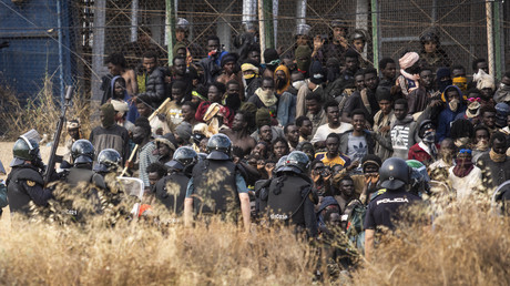 Des centaines de migrants ont pris d'assaut le 24 juin la frontière entre le Maroc et l'Espagne via l'enclave de Melilla.