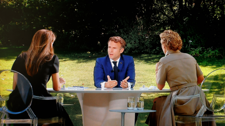 Emmanuel Macron accorde une interview présidentielle le 14 juillet à l'Elysée.