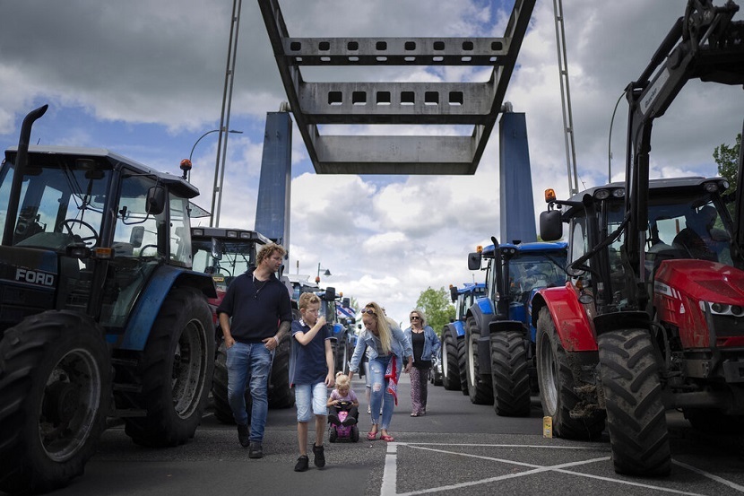 Pourquoi Les Agriculteurs Manifestent-ils Aux Pays-Bas ? — RT En Français