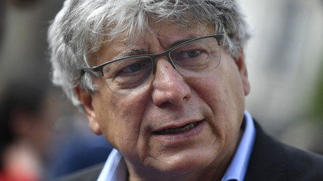 Le membre de la coalition de gauche NUPES (Nouvelle Union Populaire Ecologique et Sociale) et député Eric Coquerel réagit devant l'Assemblée Nationale, à Paris, le 21 juin 2022.