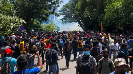 une manifestation anti-gouvernementale devant le bureau du premier ministre du Sri Lanka à Colombo, le 13 juillet 2022.