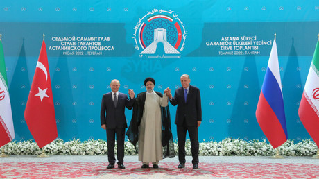 Le président russe Vladimir Poutine et ses homologues iranien Ebrahim Raïssi et turc Recep Tayyip Erdogan à Téhéran, le 19 juillet à Téhéran.