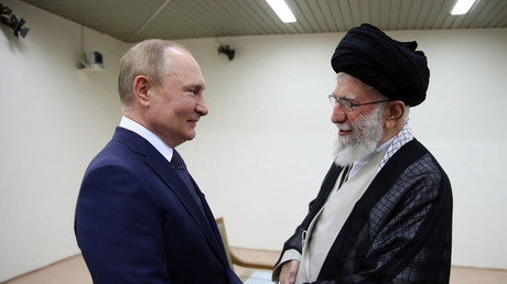 Le président russe Vladimir Poutine et le chef suprême iranien, l'ayatollah Ali Khamenei, le 19 juillet lors du sommet Turquie-Iran-Russie de Téhéran (image d'illustration).