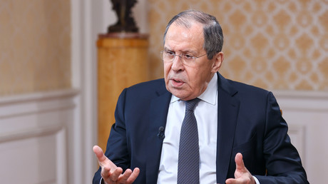 Le ministre russe des Affaires étrangères Sergueï Lavrov, interviewé par la rédactrice en chef monde de RT Margarita Simonian, ce 20 juillet.