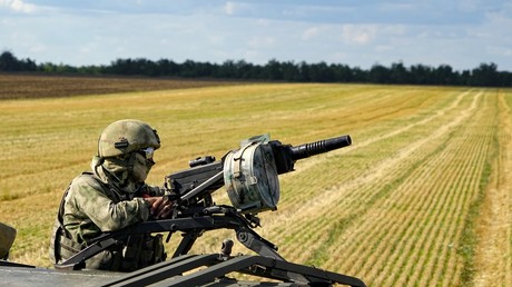Un soldat russe, dans un champ de blé non loin de Mélitopol dans le sud de l'Ukraine, le 14 juillet 2022 (image d'illustration)