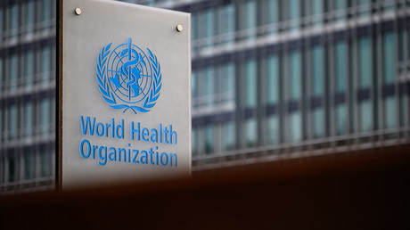 Une enseigne de l'Organisation mondiale de la santé (OMS) à son siège à Genève, le 7 décembre 2021 (image d'illustration).