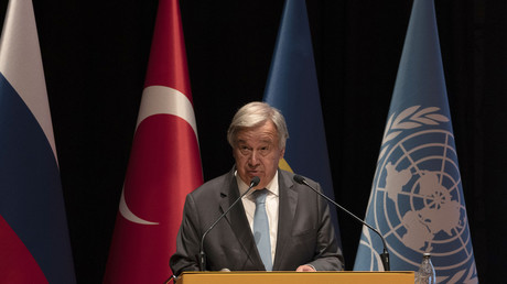 Le Secrétaire général des Nations Unies, Antonio Guterres, en conférence de presse au Centre de coordination conjoint à Istanbul, en Turquie, le 20 août 2022.