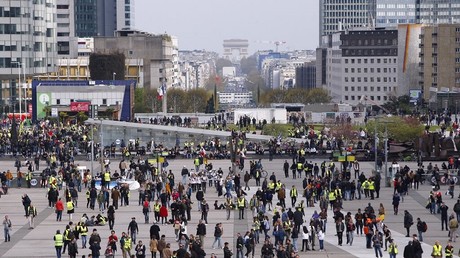 Une personne sur quatre juge que la France est un «régime autoritaire», selon un sondage