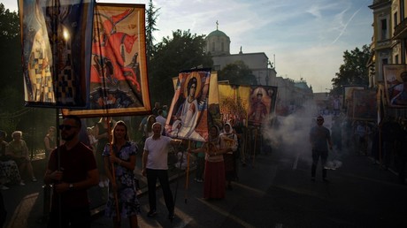 Serbie : des milliers de fidèles orthodoxes se mobilisent contre le défilé LGBT Europride