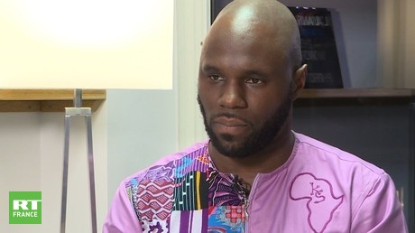 L'Afrique sous influence russe ? Kémi Séba renvoie Macron à sa «négrophobie pathologique»