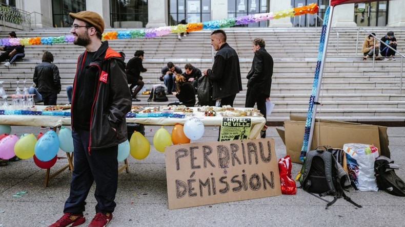 Chantage à la sextape : manifestation devant la mairie de Saint-Etienne pendant le Conseil municipal