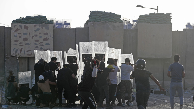 Irak : une roquette atterrit devant le bâtiment du Parlement