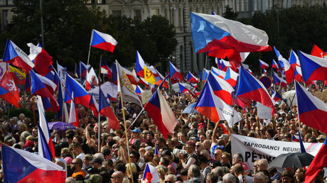 Des dizaines de milliers de manifestants ont défilé à Prague contre le gouvernement, le 3 septembre 2022.
