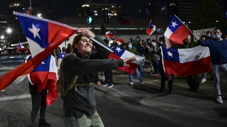 Chili : la population rejette très largement le projet de nouvelle Constitution porté par la gauche