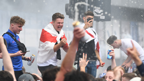 Des supporters anglais à l'entrée du stade de Wembley avant la finale de l'Euro 2020 entre l'Angleterre et l'Italie
