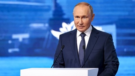 Vladimir Poutine lors de son discours au Forum économique oriental, le 7 septembre 2022.
