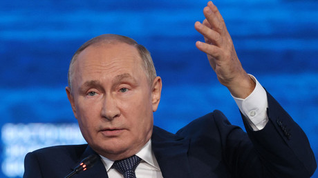 Le président russe Vladimir Poutine assiste au Forum économique oriental à Vladivostok le 7 septembre 2022.