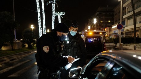 Un contrôle de police à Nice (Alpes-Maritimes), le 30 janvier 2021 (illustration).