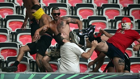 «Déferlement de violence» : affrontements entre supporters avant le match Nice-Cologne (VIDEOS)