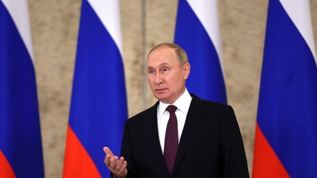 Le président russe Vladimir Poutine s'exprime lors d'une conférence de presse le 16 septembre, à l'issue d'un sommet de l'Organisation de coopération de Shanghai (OCS) à Samarcande.