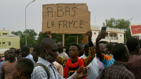 Niger : des centaines de personnes manifestent contre la présence militaire française (IMAGES)